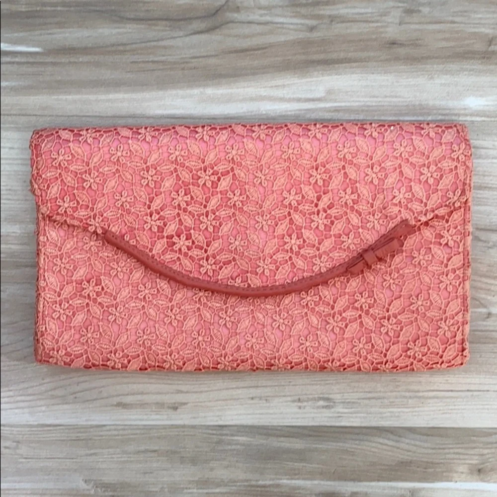 ❤️ Banana Republic Leather Lace Clutch